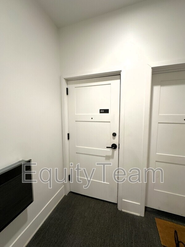 Building Photo - 32 E Court St