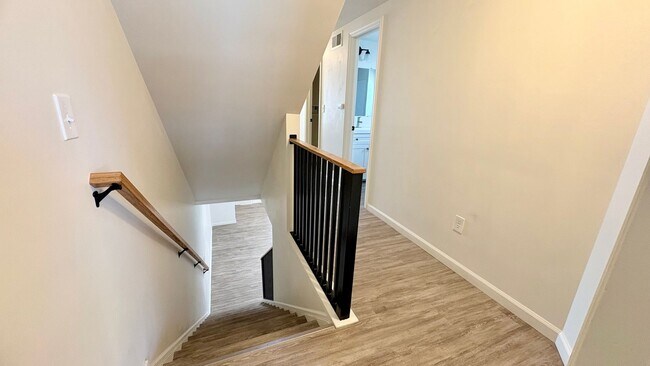 Building Photo - 518 E Cumberland St