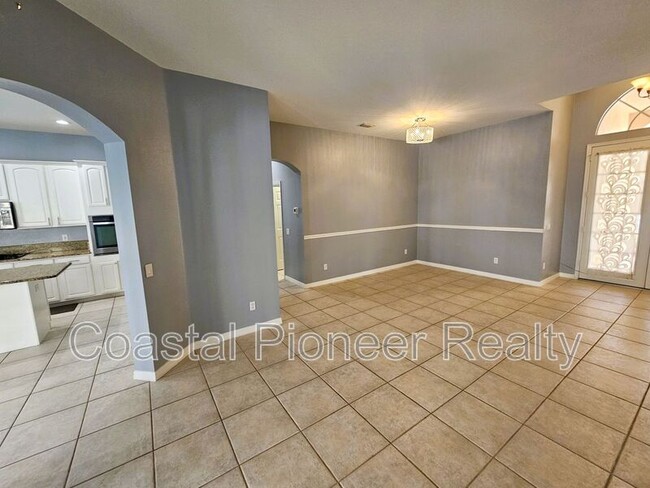 Building Photo - 10441 Greendale Dr