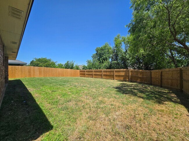 Building Photo - 5905 Lolly Loop