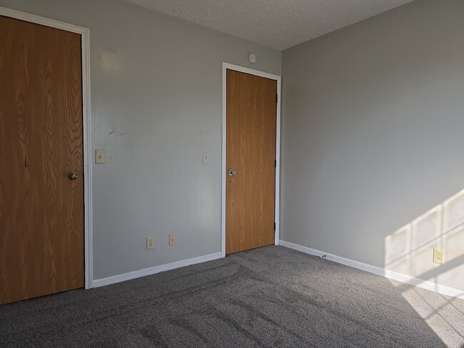 Building Photo - Welcome Home to Lagrange Living