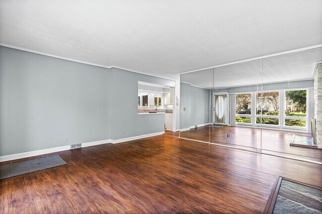 Building Photo - 130 Brooklawn Dr