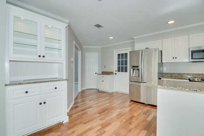 Building Photo - 486 Granite Point