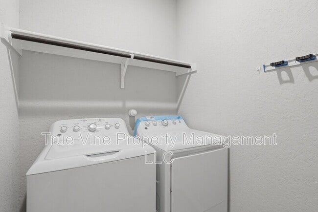 Building Photo - 3434 Hacienda Wy
