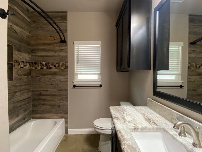 Building Photo - 501 Monna Ct