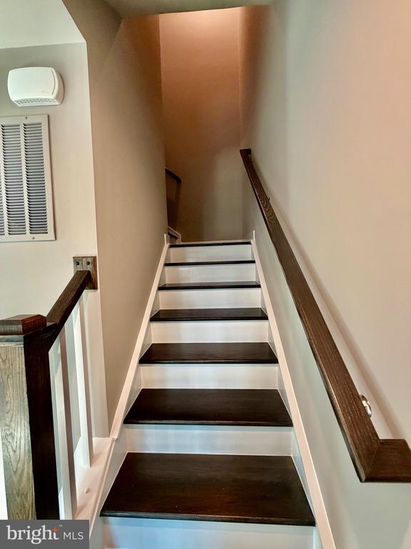 Building Photo - 149 Lawndale Dr