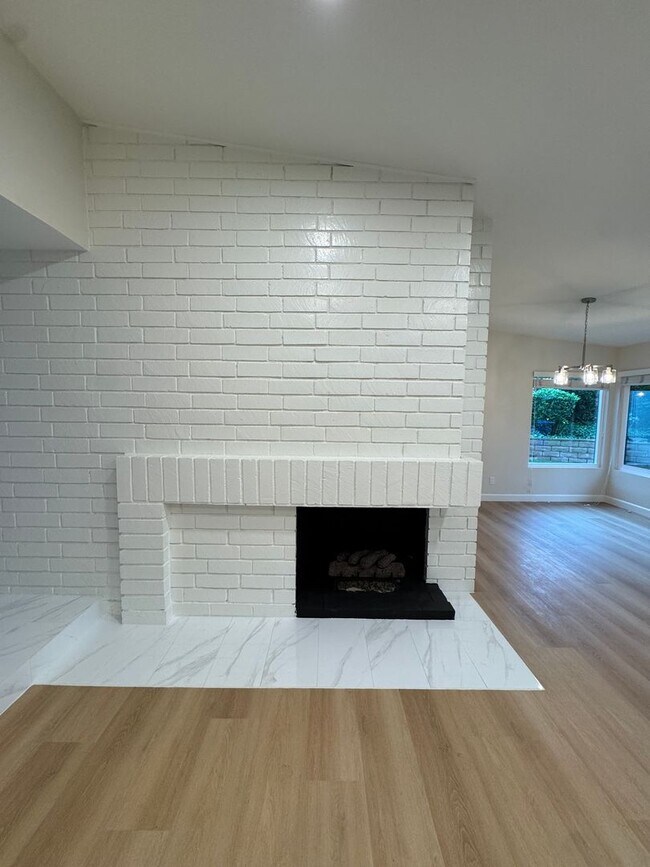 Building Photo - Renovated Home with Modern Comfort and Spa...