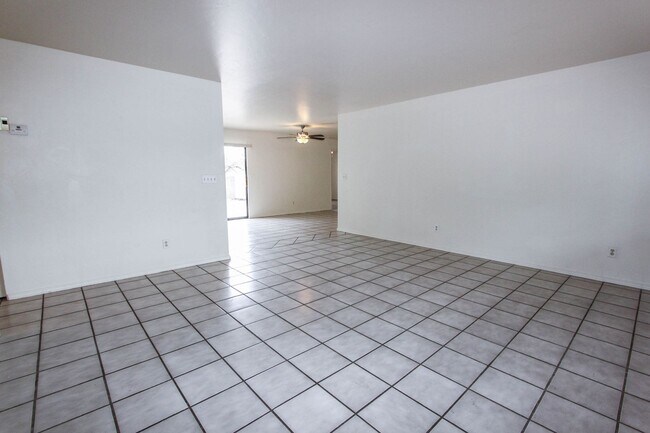 Building Photo - Four Bedroom in Prescott Valley
