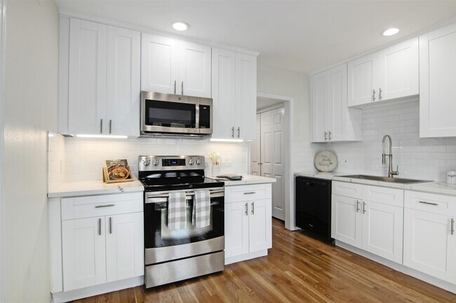 Building Photo - 2066 Augusta Dr