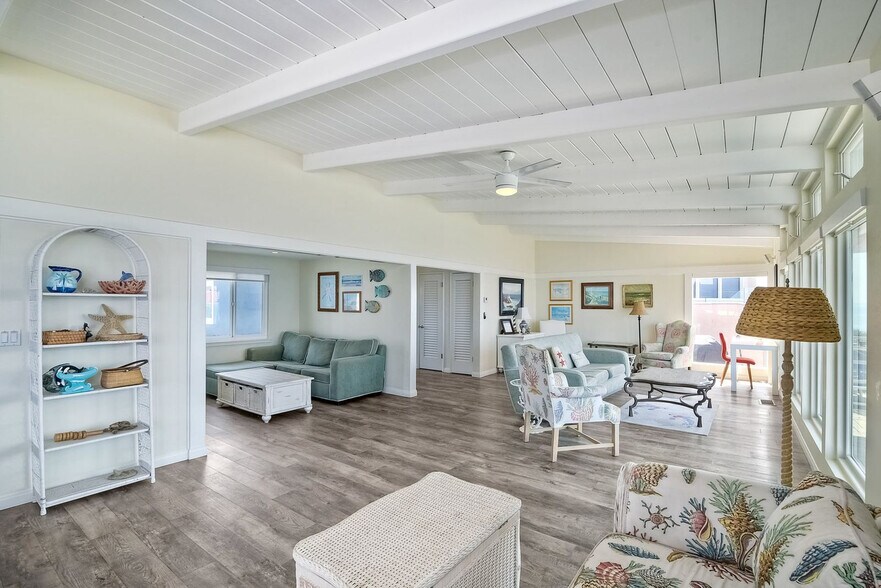 Building Photo - 5185 Shore Dr