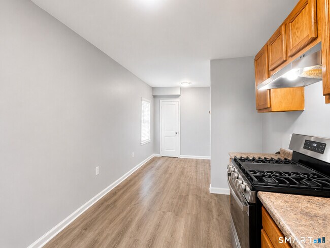 Building Photo - 893 Highland Ave