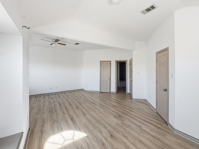 Building Photo - 3950 Seaside Ct