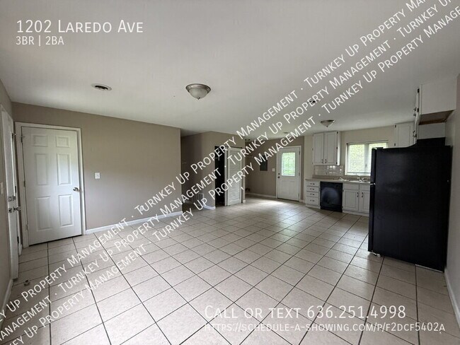 Building Photo - 1202 Laredo Ave