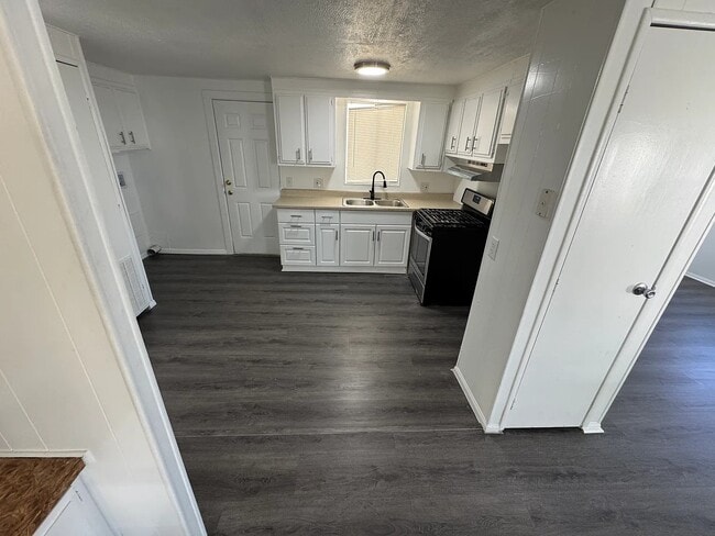 Building Photo - 41 Crooks St