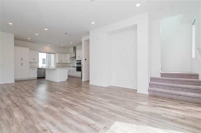Building Photo - 142 Sawbuck