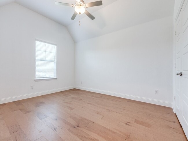 Building Photo - 1701 Rain Lily St