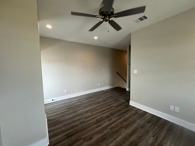 Building Photo - 308 Grove St