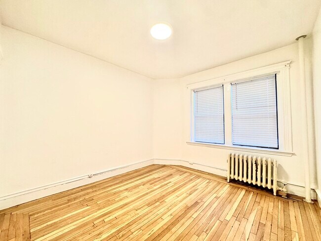 Building Photo - 52 Charlesgate E