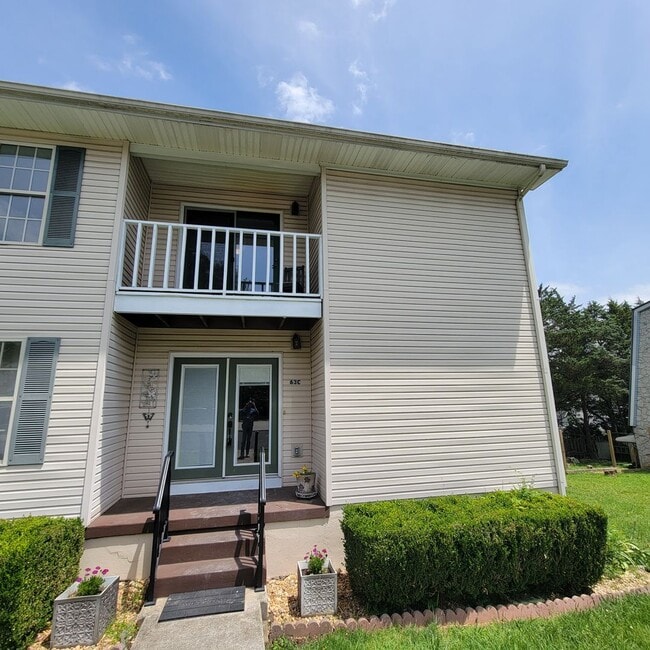 Building Photo - 2/1.5 Townhome-Cookeville City- End Unit