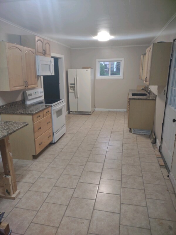 Building Photo - 105 Maher St