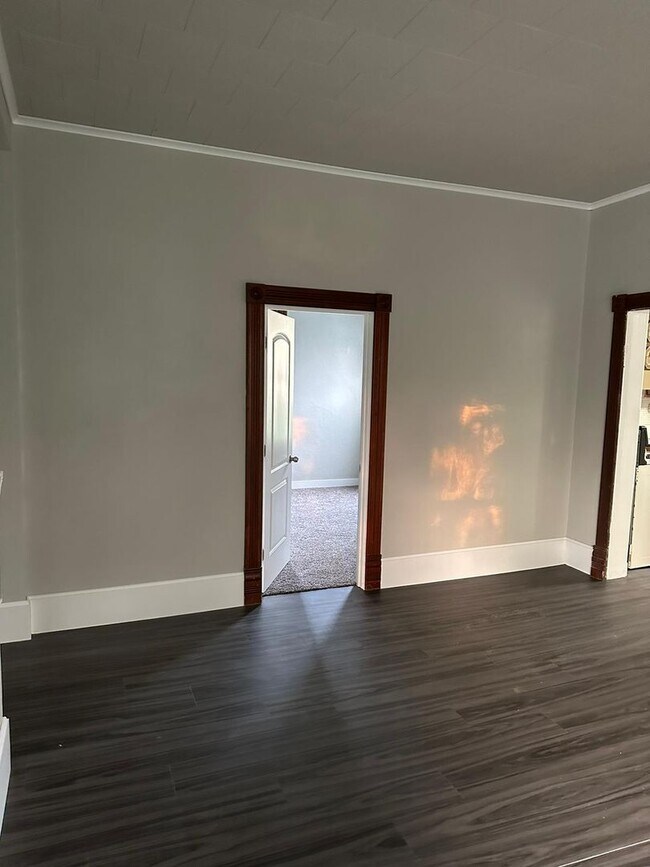 Building Photo - For Rent: 3 Bed / 1 Bath Home in Oconto