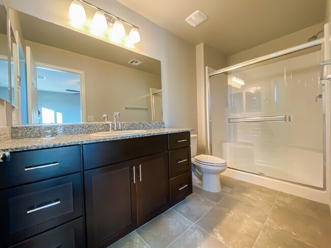 Building Photo - GATED 3 BED 2 BATH 2 CAR GARAGE SINGLE FAM...
