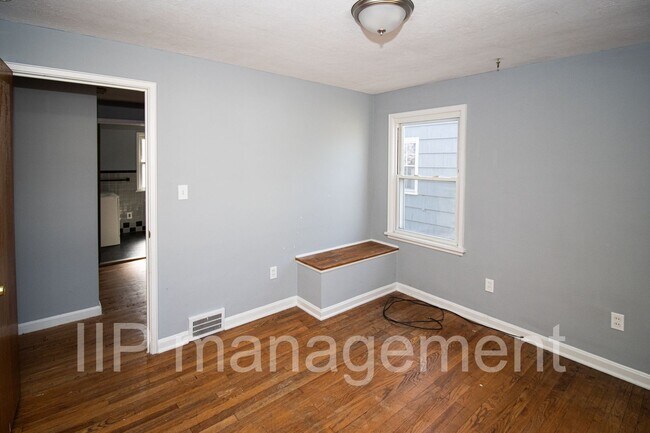 Building Photo - Cleveland Heights Spacious 3bed Home - Sec...