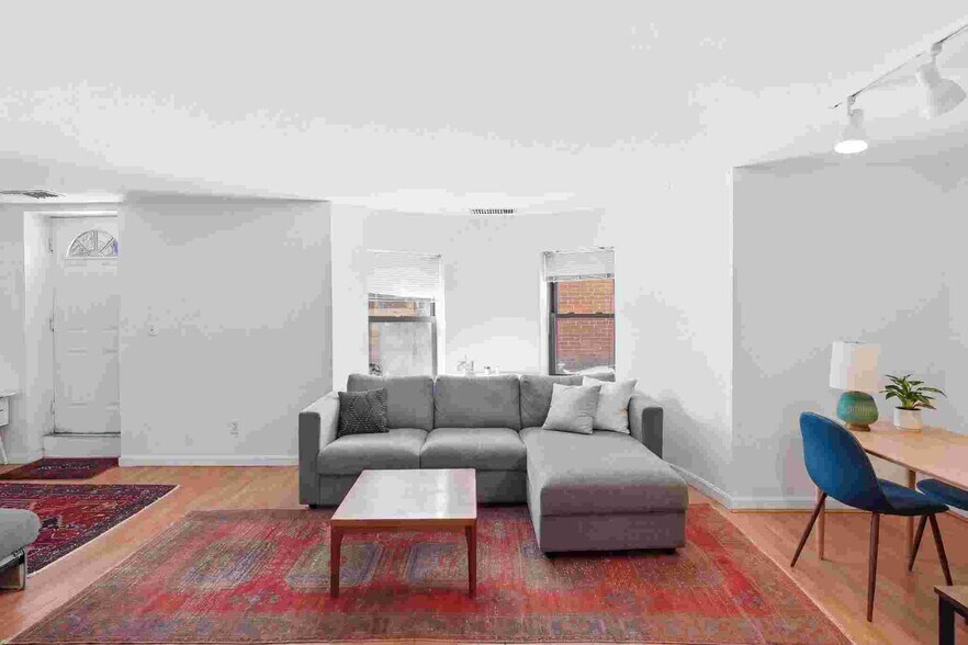 Building Photo - 103 Gainsborough St
