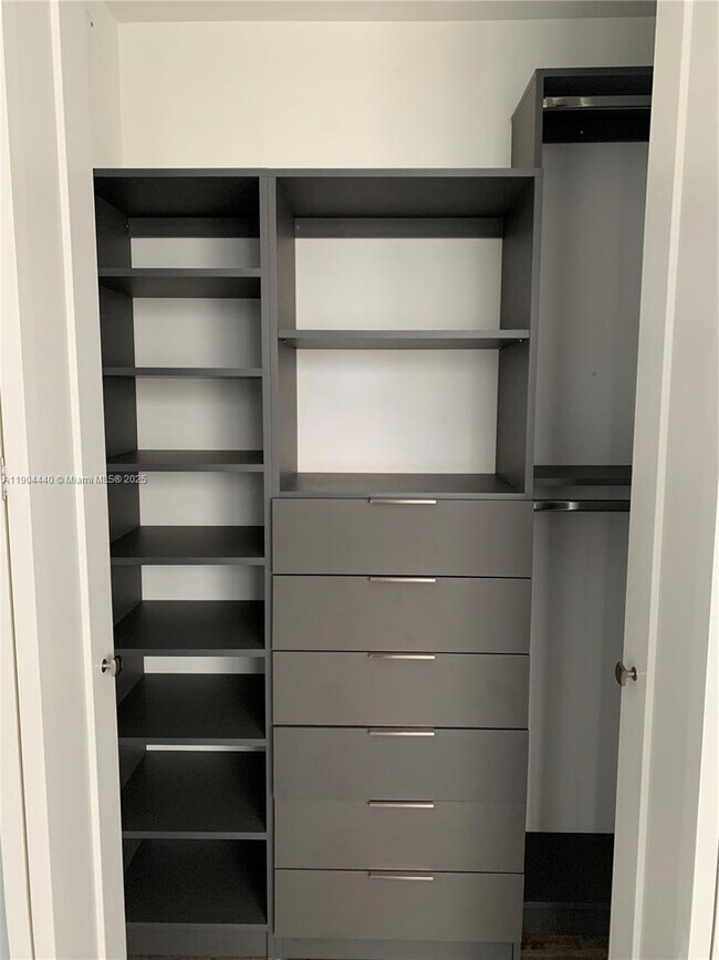 Building Photo - 1818 SW 22nd Ave