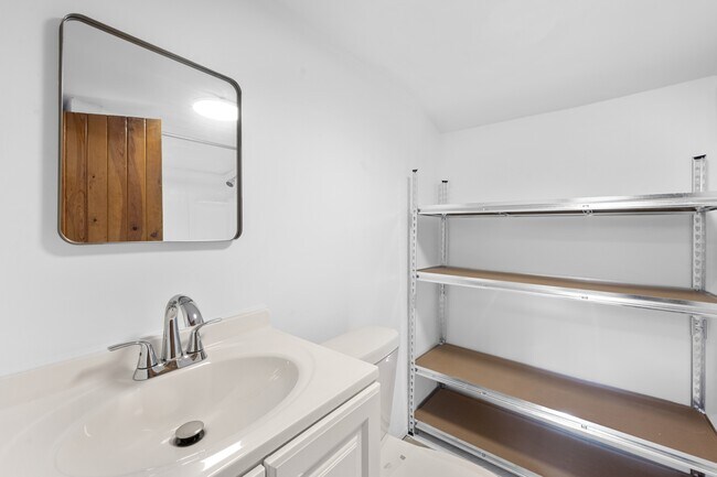 Building Photo - 31 Heights Rd