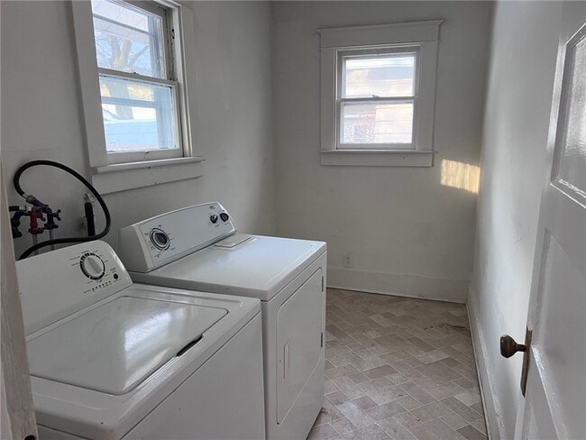 Building Photo - 135 Arbordale Ave