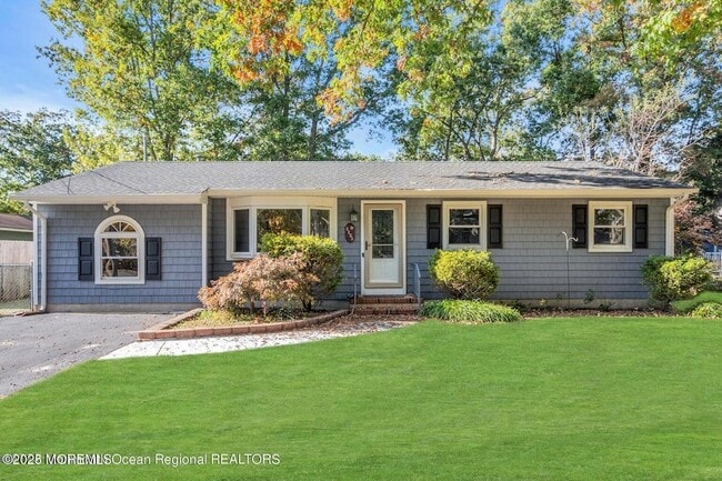 Building Photo - 2253 Llewellyn Pkwy