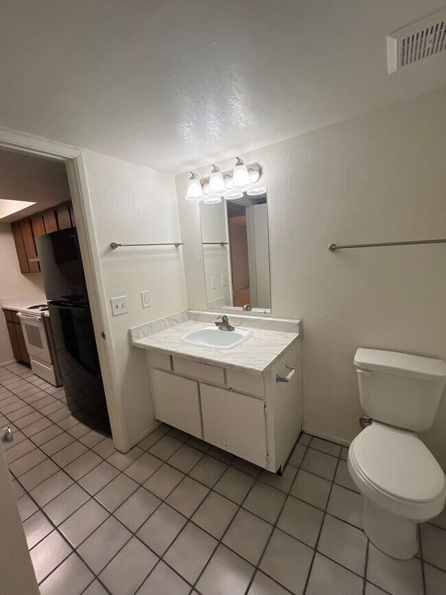 Building Photo - Welcome Home to El Diablo Apartments – 1 B...