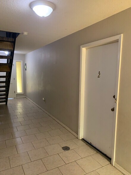 Building Photo - 1312 Mesa Dr