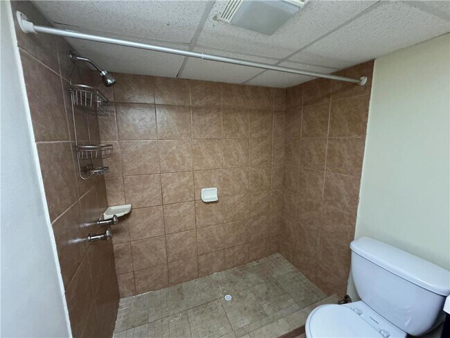 Building Photo - 600 Sioux St