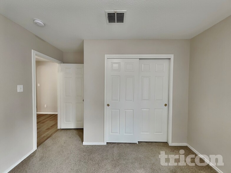 Building Photo - 231 Cardinal Way