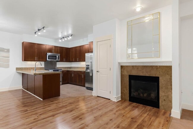 Building Photo - Prime Redmond Location!!!