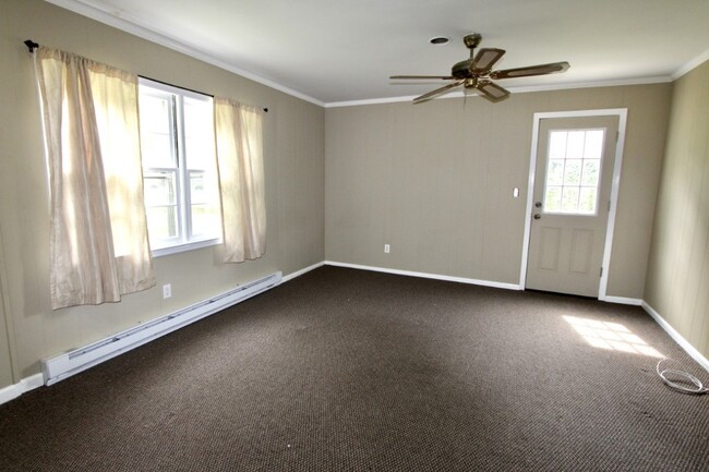 Building Photo - 4 Bedroom 3 Bath Well Kept House in West Harrison $5300