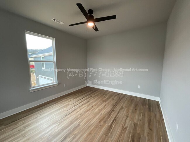 Building Photo - 1042 S Laramie Hts