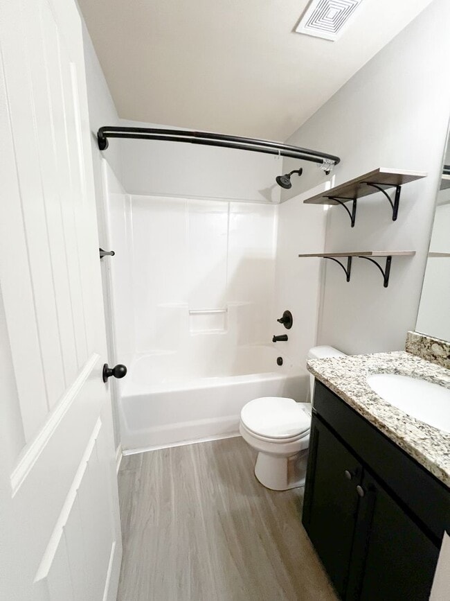 Building Photo - 2-bedroom 1.5 bath Townhome