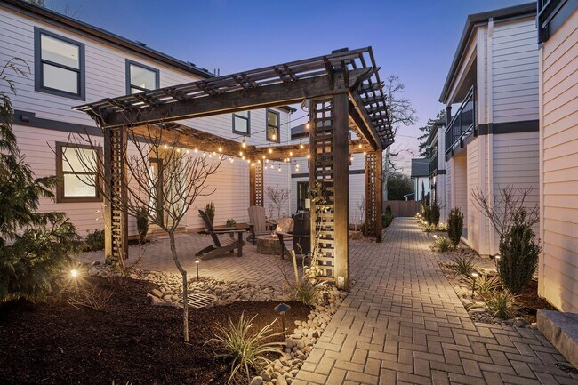 Building Photo - Modern Living in the Heart of Lake Oswego!! Stunning New 3BR 2.5BA