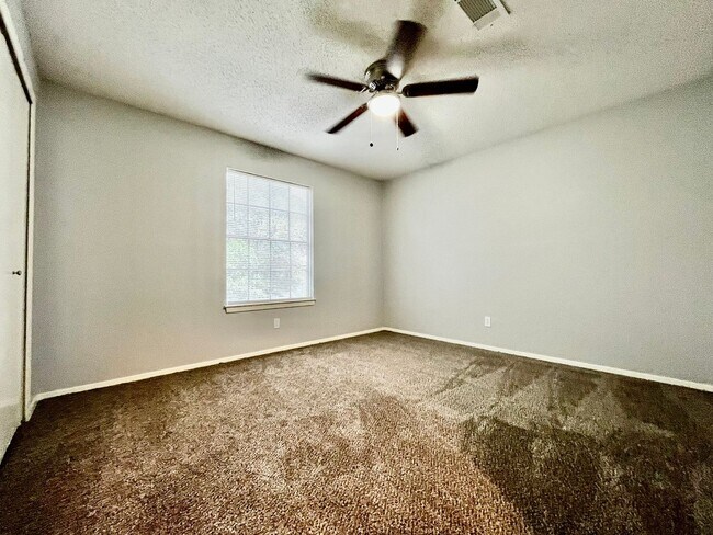 Building Photo - 17 Powhatan Dr