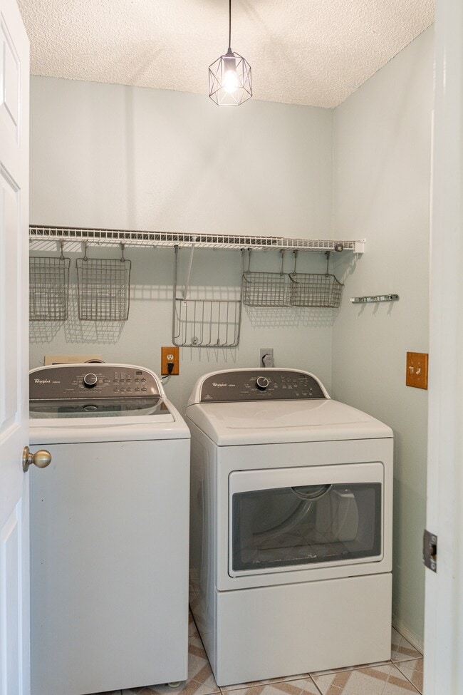 Building Photo - 1011 Shayler Ave