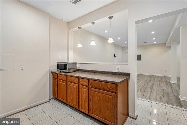 Building Photo - 905 Royal Elm Ct