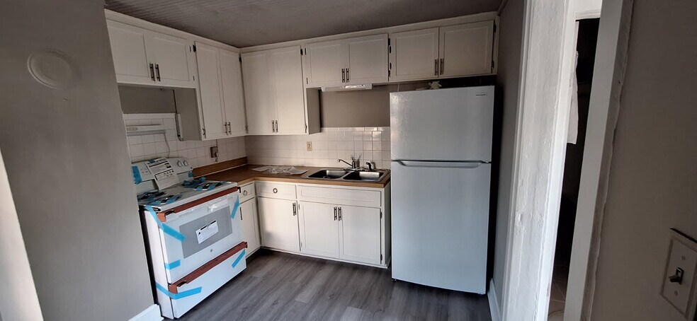 Kitchen - 216 NE Douglas St