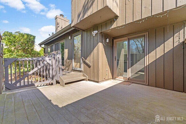 Building Photo - 496 Westgate Dr