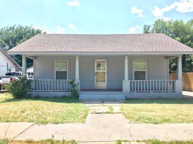 Building Photo - BIVINS ADORABLE 2BEDROOM 1BATH 1CAR GARAGE