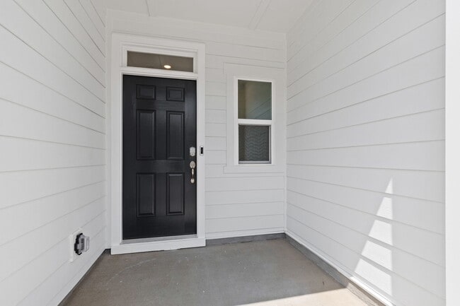 Building Photo - Limited-Time Offer: Modern 3-Bedroom Townh...