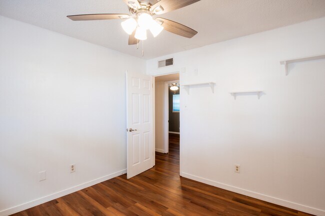 Building Photo - 1633 Stull Dr
