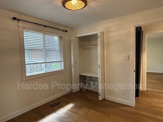 Building Photo - 3511 N Barberry Dr